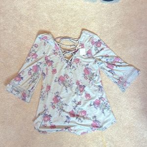 Maurice’s 3/4 sleeve floral shirt size small with tags on